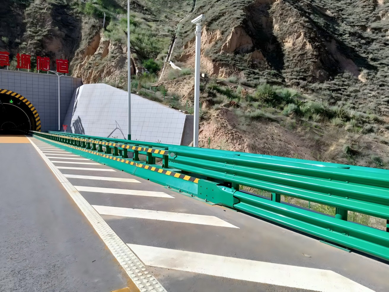 桥梁与隧道口SB级双横梁活动护栏